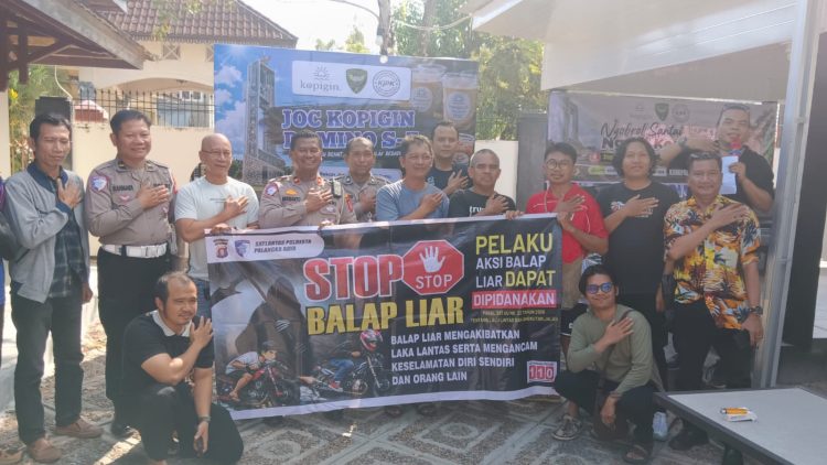 dialog interaktif bertajuk “Ngobrol Santai sambil Ngopi” yang dilakukan oleh Kasatlantas, Kompol Hermanto, S.H. bersama personel di Kafe Kopigin, Jalan Salampak Umar, Kota Palangka Raya, Kalimantan Tengah, Sabtu (18/7/2026).