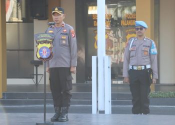 Personel Polresta Palangka Raya mengikuti apel pagi sebagai sarana penyampaian arahan pimpinan guna meningkatkan disiplin, kesiapsiagaan, serta menyamakan persepsi dalam pelaksanaan tugas kepolisian.