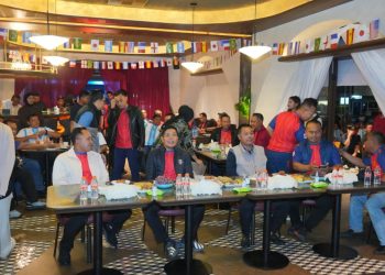 Kegiatan tersebut menjadi momentum mempererat silaturahmi antara Polri, TNI, pemerintah daerah, dan masyarakat dalam suasana penuh kebersamaan, sekaligus menghadirkan kepedulian sosial melalui pembagian sembako dan doorprize kepada komunitas ojek online (ojol).