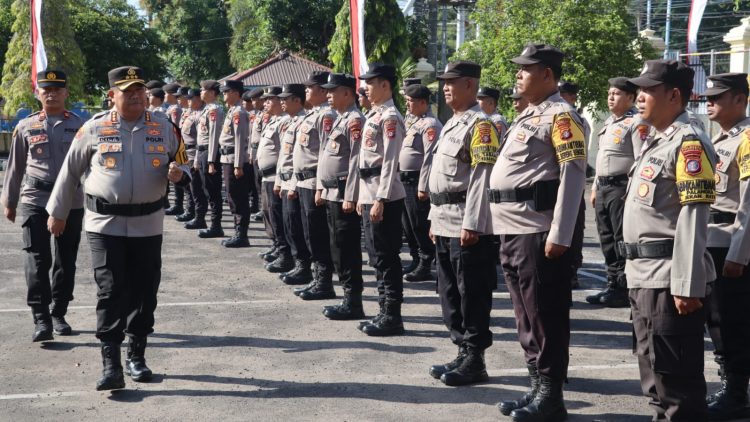 Kapolresta Palangka Raya, Polda Kalteng, Kombes Pol. Dedy Supriadi, S.I.K., M.H. saat memimpin Apel Gelar Pasukan dan Sarpras (sarana dan prasarana) dalam rangka Operasi Kontingensi Aman Nusa II Tahun 2026.