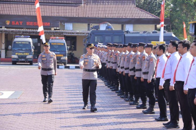 Kapolres Seruyan, AKBP Beddy Suwendi, S.H., S.I.K., memimpin apel gelar pasukan dan sarana prasarana Kontinjensi Aman Nusa II Tahun 2026, Selasa (21/7/2026) pukul 07.30 WIB di halaman Mapolres Seruyan.