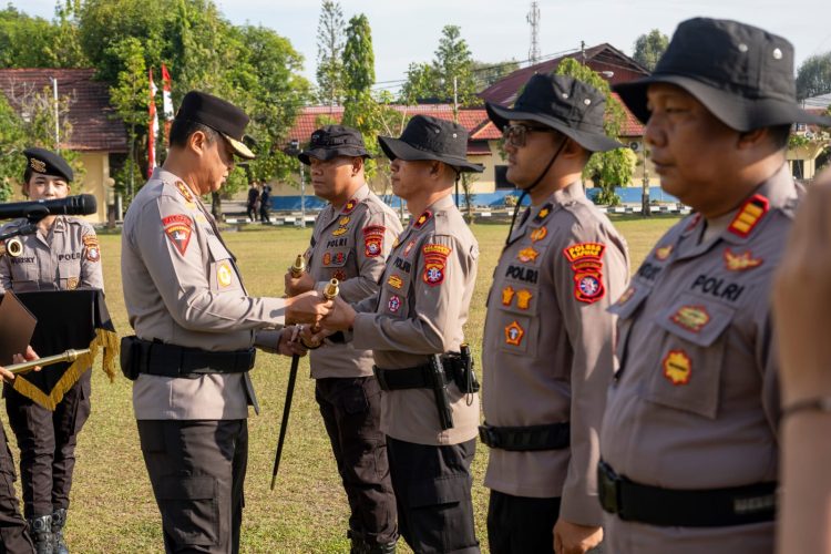 Kegiatan tersebut, dipimpin langsung oleh Kapolda Kalteng Irjen Pol Iwan Kurniawan, S.I.K., M.Si. didampingi Wakapolda Brigjen Pol Drs. Yosi Muhamartha, para pejabat utama dan diikuti seluruh personel Polda Kalteng.