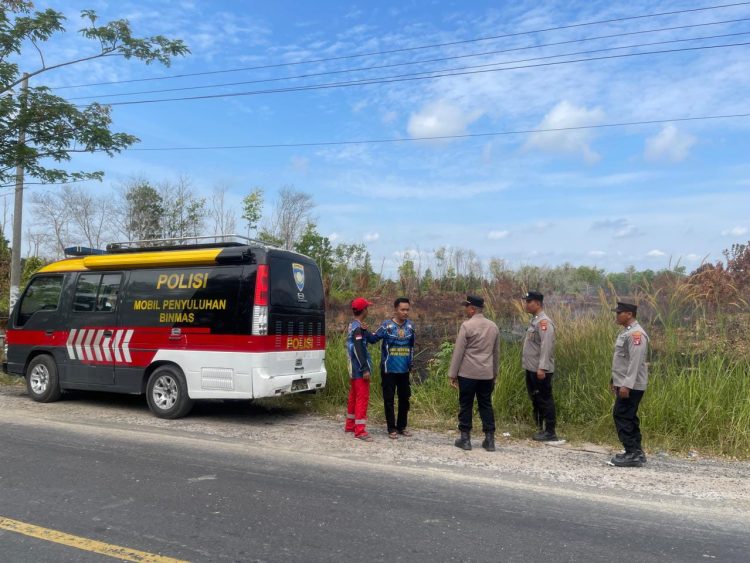 Satgas Preemtif Operasi Bina Karuna Polresta Palangka Raya melaksanakan patroli ke sejumlah titik yang rawan terjadi kebakaran hutan dan lahan (karhutla).