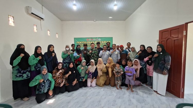 Salah satunya melalui penyuluhan pertanian yang digelar di Aula Desa Tamban Bangun, Kecamatan Tamban, Kabupaten Barito Kuala. Kegiatan tersebut menjadi bagian dari sasaran non fisik TMMD Ke-129 yang bertujuan memberikan pengetahuan dan wawasan kepada masyarakat, khususnya di bidang pertanian, Selasa (21/7).