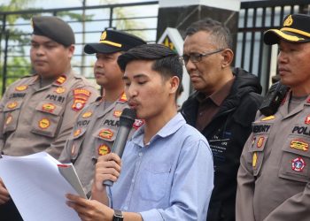Pam dilakukan pada rangkaian aksi damai yang berlangsung di depan Kantor Kejaksaan Tinggi Kalimantan Tengah, Jalan Imam Bonjol, Kota Palangka Raya, Kalimantan Tengah, yang dipimpin oleh Kabagops, Kompol Henry, S.E., Rabu (22/7/2026) siang.