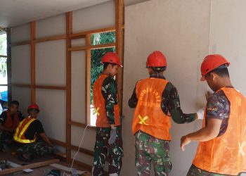 Satgas TMMD Reguler Ke-129 TA 2026 Kodim 1011/Kuala Kapuas bersama masyarakat terus menggenjot pengerjaan sasaran fisik berupa peningkatan badan jalan.