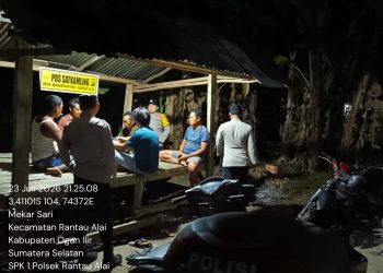 Personel Polsek Rantau Alai Polres Ogan Ilir melaksanakan patroli malam sekaligus pengecekan Pos Keamanan Lingkungan (Poskamling) di wilayah hukumnya, Kamis (23/7/2026) sekitar pukul 21.25 WIB.