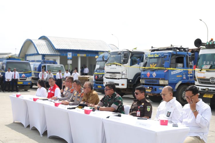 Dalam konferensi pers yang digelar di UPPKB Kertapati (Terminal Timbangan Kramasan), Palembang, Senin (27/7/2026), Polda Sumsel memaparkan capaian penegakan hukum yang berhasil menyelamatkan 1.281.864 liter BBM ilegal sekaligus membongkar jaringan distribusi migas ilegal di berbagai wilayah Sumatera Selatan.