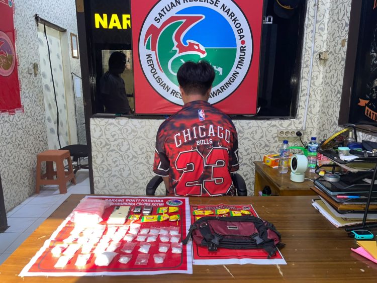 Satresnarkoba Polres Kotawaringin Timur. telah mengamankan seorang Laki laki paruh baya berinisial DM 41 th, saat menyimpan, menjual sabu , TKP (Tempat Kejadian Perkara) Rumah Jl P Diponegoro Gg Tinjau Rt 028 Rt 10 Kel Baamang Tengah Kec Baamang Sampit Kab. Kotim. Selasa 28 Juli 2026 skj 13.00 Wib.