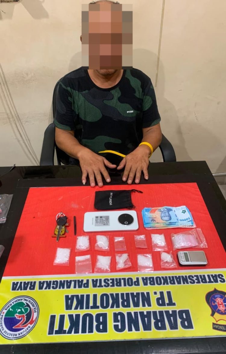 Seorang pria berinisial B (44) diamankan atas dugaan sebagai pengedar narkotika golongan I bukan tanaman jenis sabu dengan barang bukti seberat ±39,73 gram di Jalan Bhayangkara 4, Kelurahan Panarung, Kecamatan Pahandut, Kota Palangka Raya, Selasa (28/7/2026) sekitar pukul 17.30 WIB.
