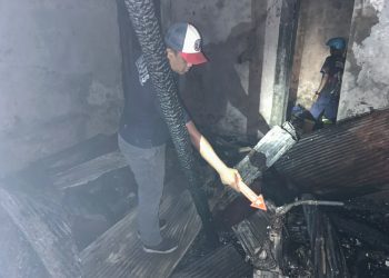 Polsek Pahandut jajaran Polresta Palangka Raya, Polda Kalteng melakukan identifikasi terhadap peristiwa kebakaran yang terjadi di kawasan Jalan R.A. Kartini, Kota Palangka Raya, Kalimantan Tengah, Rabu (29/7/2026) dini hari. 