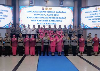 Kapolresta Palangka Raya, Kombes Pol. Dedy Supriadi, S.I.K., M.H. menghadiri Upacara Serah Terima Jabatan (Sertijab) yang digelar dalam rangka pergantian sejumlah pejabat utama Polda Kalteng dan Kapolres jajaran.