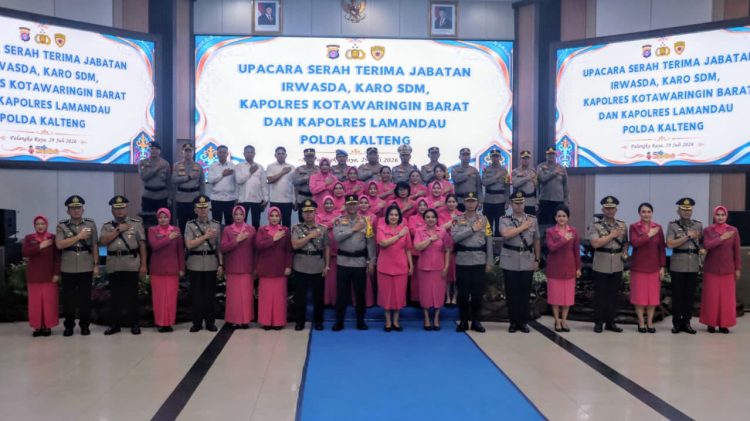 Kapolresta Palangka Raya, Kombes Pol. Dedy Supriadi, S.I.K., M.H. menghadiri Upacara Serah Terima Jabatan (Sertijab) yang digelar dalam rangka pergantian sejumlah pejabat utama Polda Kalteng dan Kapolres jajaran.