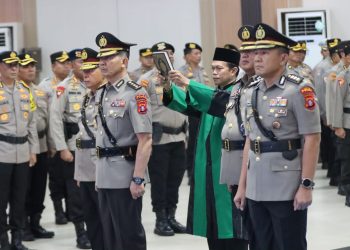 Kapolda Kalimantan Tengah (Kalteng) Irjen Pol Iwan Kurniawan, memimpin langsung upacara serah terima jabatan (Sertijab) dua (2) pejabat utama dan dua (2) Kapolres di jajaran Polda Kalteng, bertempat di Gedung Graha Bhayangkara, Mapolda setempat, Rabu (29/7/2026) pagi.