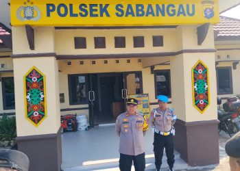 Kapolsek Sabangau Iptu Agung Setiyanto memimpin apel personel di Mako Polsek Sabangau sebagai bentuk kesiapan dalam pelaksanaan tugas kepolisian serta menjaga situasi kamtibmas tetap kondusif.