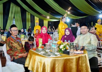 Kota Sabang, Zulkifli H. Adam saat menghadiri Gala Dinner bersama istri, Nuri Farisal, Selasa (1/7/26) malam.
