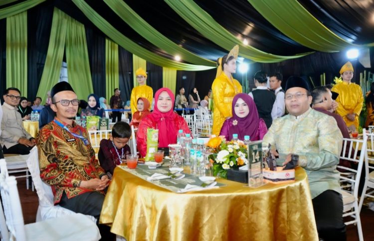Kota Sabang, Zulkifli H. Adam saat menghadiri Gala Dinner bersama istri, Nuri Farisal, Selasa (1/7/26) malam.