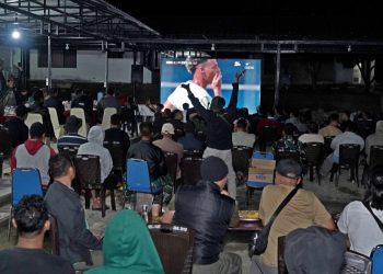 Korem 022/Pantai Timur menggelar kegiatan Nonton Bareng (Nobar) pertandingan sepak bola di Food Court Korem 022/Pantai Timur, Jumat dini hari pukul 03.00 WIB.