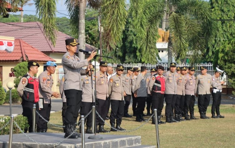 AKBP Bagus Suryo Wibowo, S.I.K., M.H. memimpin apel pagi yang diikuti seluruh personel Polres Ogan Ilir di Lapangan Upacara Polres Ogan Ilir, Selasa (14/7/2026) pukul 07.30 WIB.