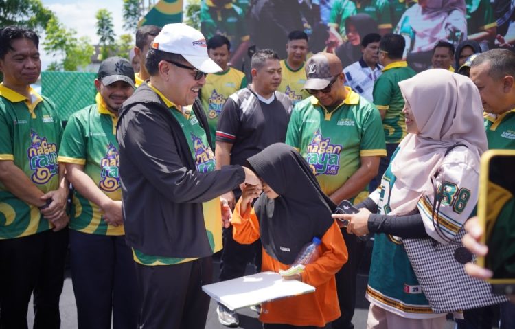 Kegiatan yang menjadi pembuka rangkaian perayaan HUT tersebut dilepas langsung oleh Bupati Nagan Raya, Dr. TR. Keumangan, S.H., M.H., didampingi Wakil Bupati Raja Sayang serta unsur Forum Koordinasi Pimpinan Daerah (Forkopimda).