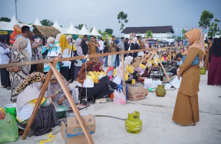 Lomba Memasak Nagan Culinary Festival 2026 dan Festival Peh kue Karah di Alun-Alun Suka Makmue, Senin (20/7/2026).