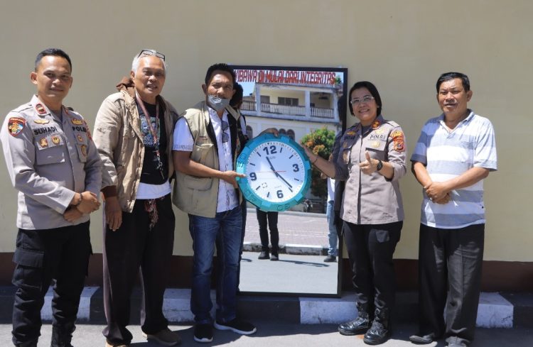 Pertemuan hangat berlangsung antara Tim Trisula Integritas dengan Kapolres Samosir Rina Sry Nirwana Tarigan di Mapolres Samosir, Kamis (30/7/25).
