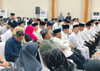 Personel Bag SDM Polresta Palangka Raya menghadiri pembukaan Musabaqah Tilawatil Qur'an dan Hadits (MTQH) XLV Tingkat Kota Palangka Raya Tahun 2026 sebagai bentuk dukungan terhadap penyelenggaraan syiar Islam dan pembinaan generasi Qurani.
