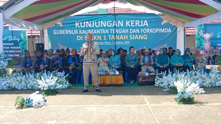 Kapolda Kalimantan Tengah Irjen Pol Iwan Kurniawan memberikan motivasi kepada para pelajar saat mengunjungi SMKN 1 Tanah Siang, Kabupaten Murung Raya, usai menghadiri peringatan Hari Ulang Tahun ke-24 Kabupaten Murung Raya, Sabtu (1/8/2026).