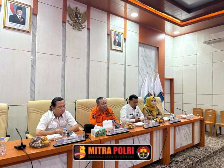 Kasat Intelkam Polres Ogan Ilir AKP Hendry Antonius, S.H., menghadiri Rapat Koordinasi Pengendalian Inflasi secara virtual bersama Kementerian Dalam Negeri (Kemendagri) yang dirangkaikan dengan Sosialisasi Sensus Ekonomi Tahun 2026 pada Selasa (4/8/2026) pukul 08.30 WIB di Ruang Rapat Utama Pemerintah Kabupaten Ogan Ilir.