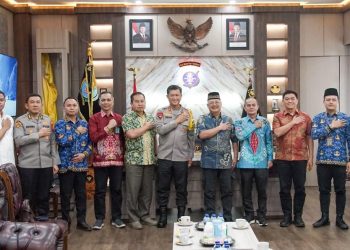 Penguatan tersebut dibahas dalam pertemuan strategis Tim Asistensi Pusat Studi Kepolisian STIK-PTIK Lemdiklat Polri yang terdiri atas Komjen Pol. Prof. Dr. Chryshnanda Dwilaksana, M.Si., Irjen Pol. Dr. Susilo Teguh Raharjo, M.Si., dan Irjen Pol. Dr. Barito Mulyo Ratmono, M.Si., bersama Kapolda Kalimantan Tengah Irjen Pol. Iwan Kurniawan, S.I.K., M.Si., didampingi Wakapolda Brigjen Pol. Drs. Yosi Muhammartha, serta jajaran Universitas Palangka Raya yang dihadiri Prof. Bayu Rama selaku Dekan Fakultas Ilmu Sosial dan Ilmu Politik, Dr. Ir. Herry, M.P. selaku Kepala Lembaga Penelitian dan Pengabdian kepada Masyarakat (LPPM), Dr. Fransisco, S.H., LL.M. selaku Ketua Pusat Studi Kepolisian Universitas Palangka Raya, dan Andika Wijaya, S.H., M.H. selaku Wakil Dekan II Bidang Umum dan Keuangan Fakultas Hukum.