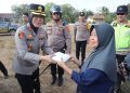 Kapolres Ogan Ilir bersama jajaran kembali melaksanakan kegiatan bakti sosial melalui program unggulan Mobil Senyum. Kegiatan berlangsung pada Jumat (7/8/2026) pukul 08.00 WIB di Desa Parit, Kecamatan Indralaya Utara, Kabupaten Ogan Ilir.