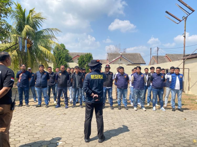 Kapolres Ogan Ilir melaksanakan apel bersama personel Satreskrim, Satintelkam, Unit Reskrim dan Unit Intelkam Polsek Indralaya serta Polsek Pemulutan.