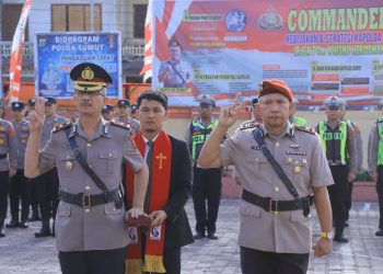 Kompol Manumpak Hatorangan Sitorus, S.H. yang dipercaya menjabat sebagai Wakapolres Samosir dan IPTU Boy Alexander Hutasoit, S.H. sebagai Kasat Resnarkoba Polres Samosir.