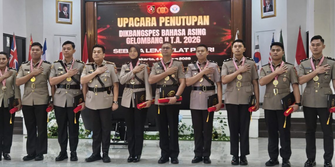 Personel Polda Kalteng berhasil menorehkan prestasi membanggakan dengan meraih peringkat pertama dan kedua pada sejumlah program pendidikan bahasa Inggris.