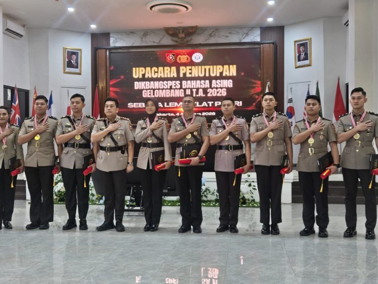 Personel Polda Kalteng berhasil menorehkan prestasi membanggakan dengan meraih peringkat pertama dan kedua pada sejumlah program pendidikan bahasa Inggris.
