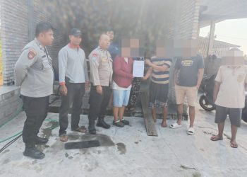 Personel Polsek Pahandut melalui piket SPKT Regu II melaksanakan mediasi perselisihan warga di Jalan Naga Sari XI, Kelurahan Bukit Tunggal, Kecamatan Jekan Raya.
