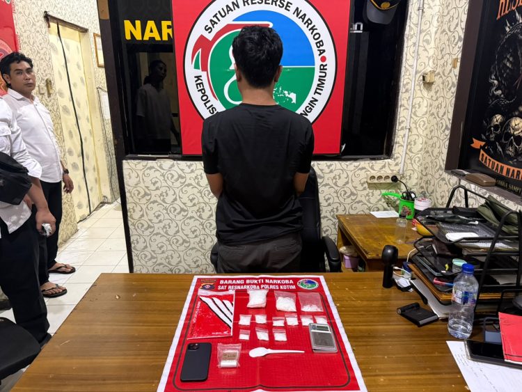 Satuan Reserse Narkoba Polres Kotawaringin Timur kembali mengamankan seorang pria berinisial Sdr. RB, 27 tahun karena diduga menguasai narkotika jenis sabu dalam jumlah besar, dari tangan pelaku, petugas menyita barang bukti sabu dengan berat kotor 188,40 gram.