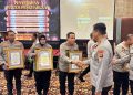 Wakapolres Seruyan Kompol Syaifullah, S.H., M.M. mewakili Polres Seruyan menerima piagam penghargaan atas capaian kategori Pelayanan Prima dengan predikat Sangat Baik Tahun 2026.