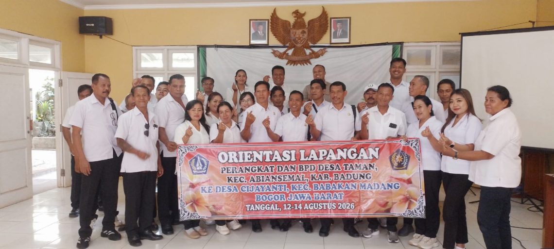 Berfoto Bersama Pemdes Cijayanti Kec.Babakan Madang Kab.Bogor Provinsi Jawabarat dengan Pemdes Taman Kec.Abiansemal Kab.Badung Provinsi Bali.