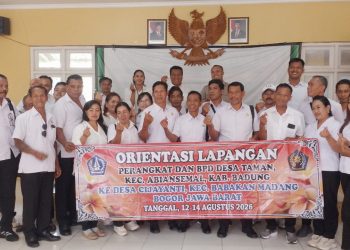 Berfoto Bersama Pemdes Cijayanti Kec.Babakan Madang Kab.Bogor Provinsi Jawabarat dengan Pemdes Taman Kec.Abiansemal Kab.Badung Provinsi Bali.