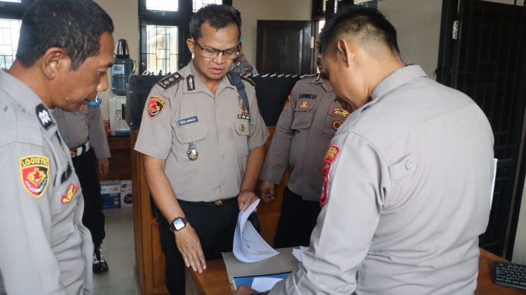 Polresta Palangka Raya menerima kunjungan tim supervisi Biro Logistik Polda Kalteng dalam rangka pemeriksaan dan pengawasan terhadap pengelolaan senjata api (senpi) dinas di lingkungan kepolisian.