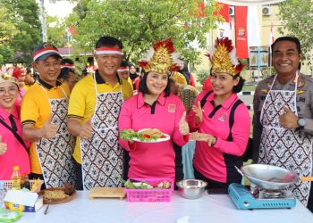 Polda Kalimantan Tengah (Kalteng) menggelar sejumlah perlombaan dalam rangka menyemarakkan Hari Ulang Tahun (HUT) ke-81 Kemerdekaan Republik Indonesia di Lapangan Barigas, Mapolda Kalteng, Kota Palangka Raya, Jumat (14/08/2026).