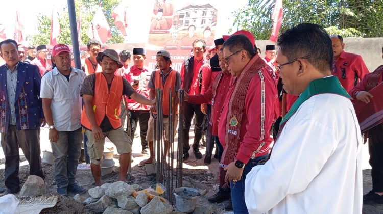 Peletakan batu pertama pembangunan Kantor DPC PDI Perjuangan Kabupaten Samosir, Sabtu (15/8/2026).