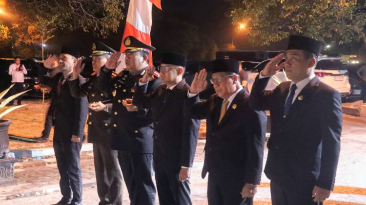 Kapolresta Palangka Raya Kombes Pol Dedy Supriadi, S.I.K., M.H. mengikuti upacara ziarah nasional dan renungan suci di Taman Makam Pahlawan (TMP) Sanaman Lampang dalam rangka menyambut Hari Proklamasi Kemerdekaan Republik Indonesia ke-81.