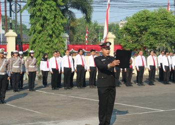 Polresta Palangka Raya menyelenggarakan upacara bendera dalam rangka memperingati Hari Proklamasi Kemerdekaan Republik Indonesia ke-81 di halaman Mapolresta Palangka Raya, Senin (17/8/2026).