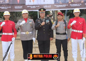 Kasi Humas Polres Ogan Ilir IPTU Mansyur,A.Md.Kep., S.H. dipercaya menjadi Komandan Upacara Penurunan Bendera Merah Putih dalam rangka peringatan HUT Kemerdekaan RI ke-81.