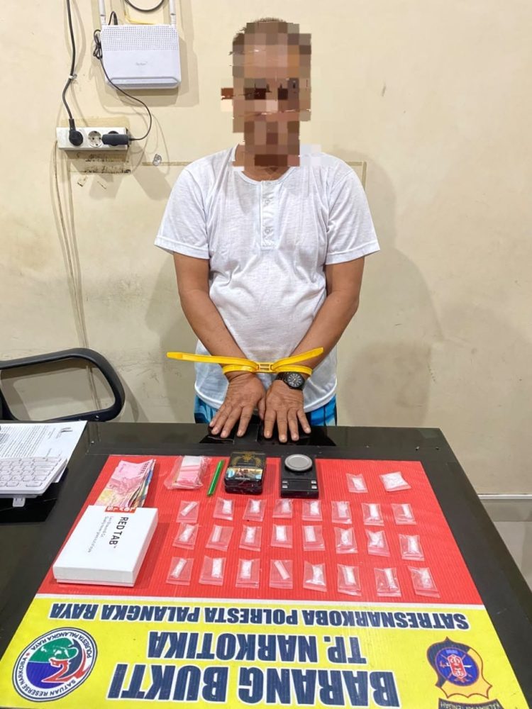 petugas mengamankan pria berinisial S (55) di Jalan Rindang Banua Gang Rezeki, Kompleks Puntun, Kelurahan Pahandut. Selanjutnya, petugas melakukan pemeriksaan terhadap rumah dan tempat tertutup lainnya yang disaksikan oleh masyarakat sekitar.