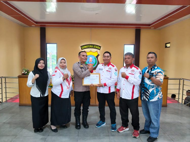 Prosesi tersebut diterima secara administratif oleh Kasium Polres Pematangsiantar Ipda Marolop Nainggolan, yang hadir mewakili Kapolres Pematangsiantar AKBP Sah Udur Sitinjak, S.H., S.I.K., M.H.