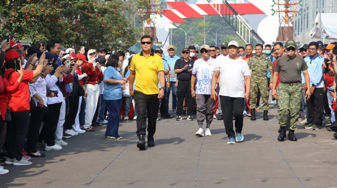 Kapolda Kalteng Irjen Pol Iwan Kurniawan, bersama Gubernur H. Agustiar Sabran, Pangdam XXII Tambun Bungai dan unsur Forkopimda mengikuti berbagai perlombaan yang digelar di Halaman Istana Isen Mulang, Rumjab Gubernur, Selasa (18/8/2026).