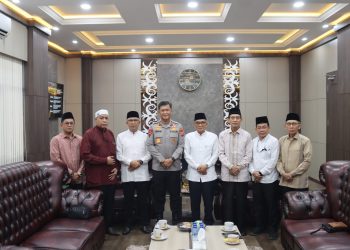 Kapolda Kalimantan Tengah (Kalteng) Irjen Pol Iwan Kurniawan, menerima audiensi Pengurus Wilayah Nahdlatul Ulama (PWNU) di Mapolda Kalteng. Pertemuan ini berlangsung dalam suasana hangat dan penuh kekeluargaan, Selasa (18/8/2026).